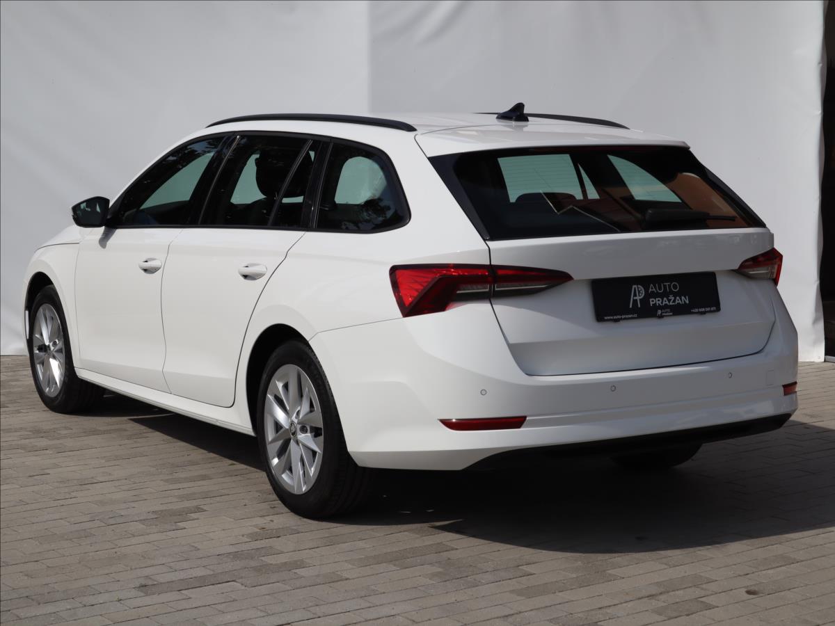 skoda-octavia-1-5-tsi-110kw-selection-parkpilot - 3