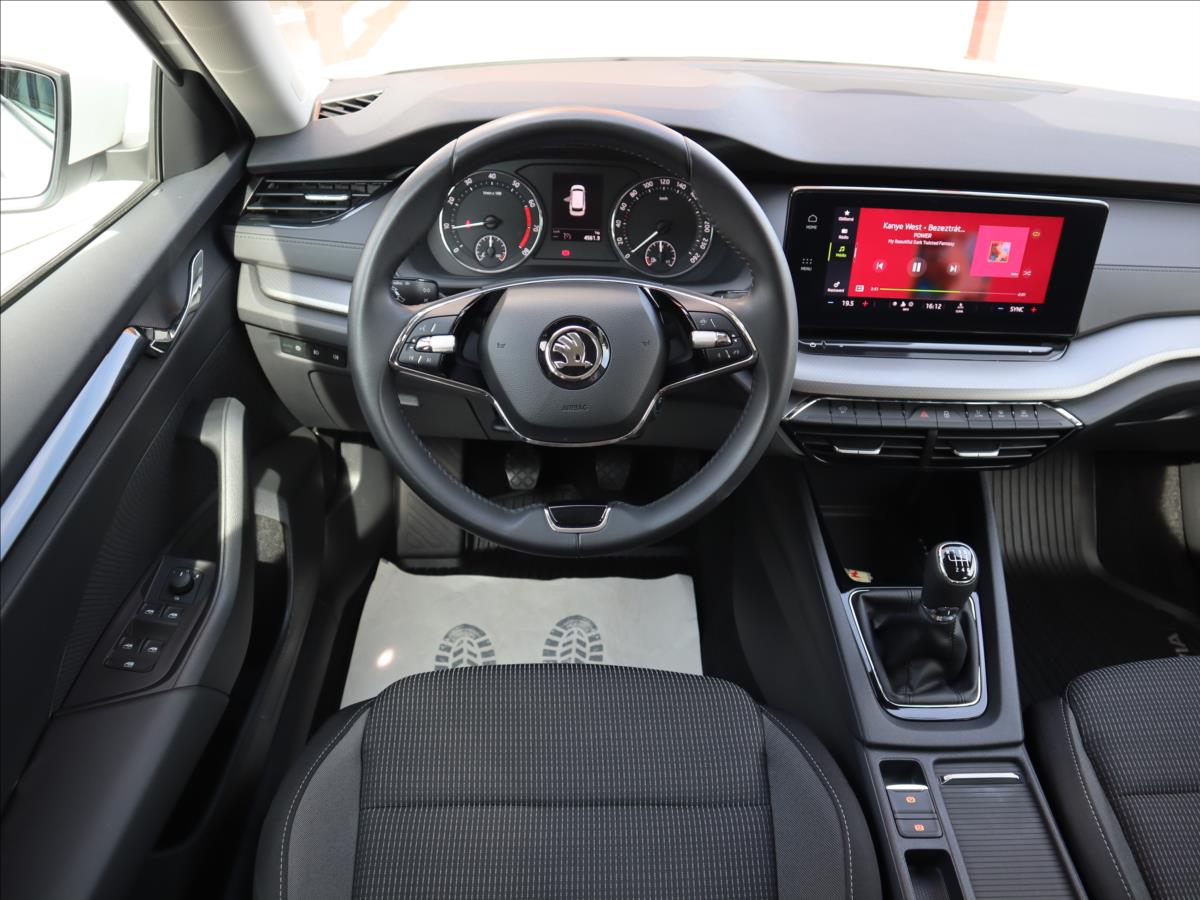 skoda-octavia-1-5-tsi-110kw-selection-parkpilot - 8