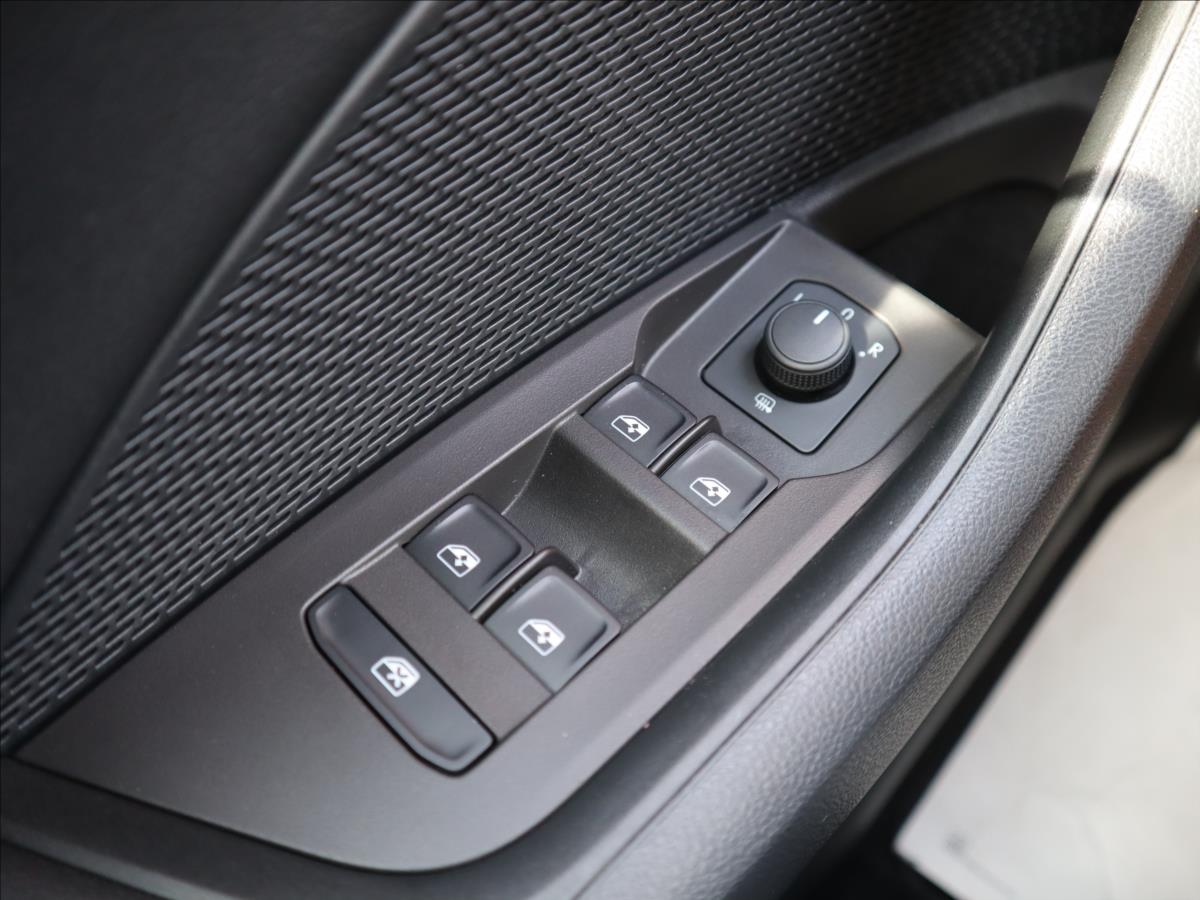 skoda-octavia-1-5-tsi-110kw-selection-parkpilot - 9