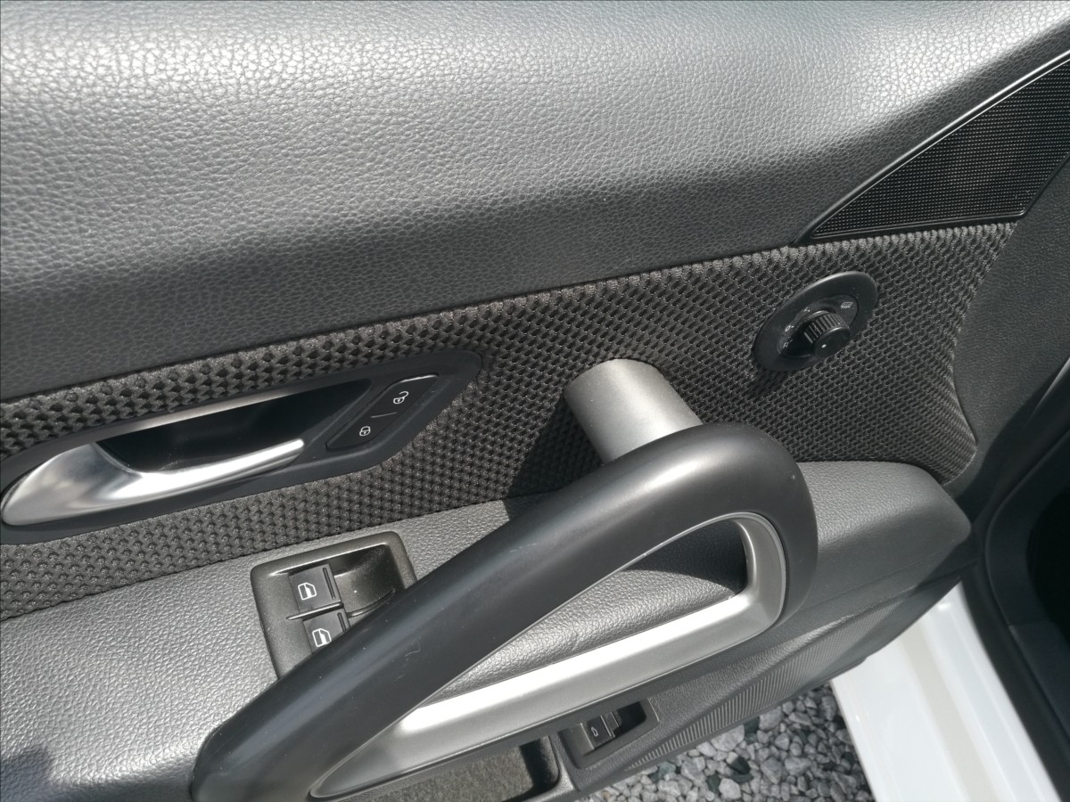 volkswagen-scirocco-1-4-tsi-aut-klima - 8