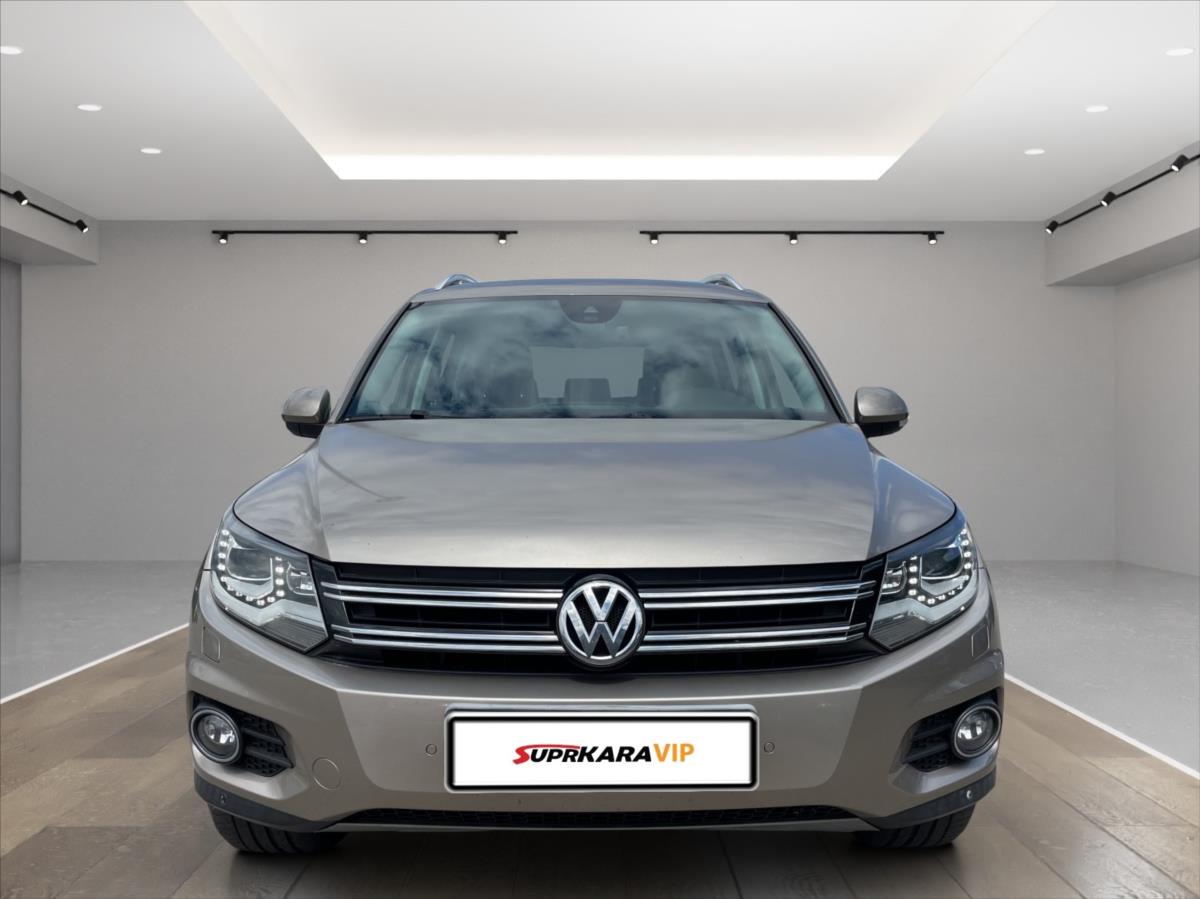 volkswagen-tiguan-2-0-tsi-dsg-4m-xenony-kuze-dcc-kamera-panorama-vyhr-sedadla-tazne-aut-parkovani - 1