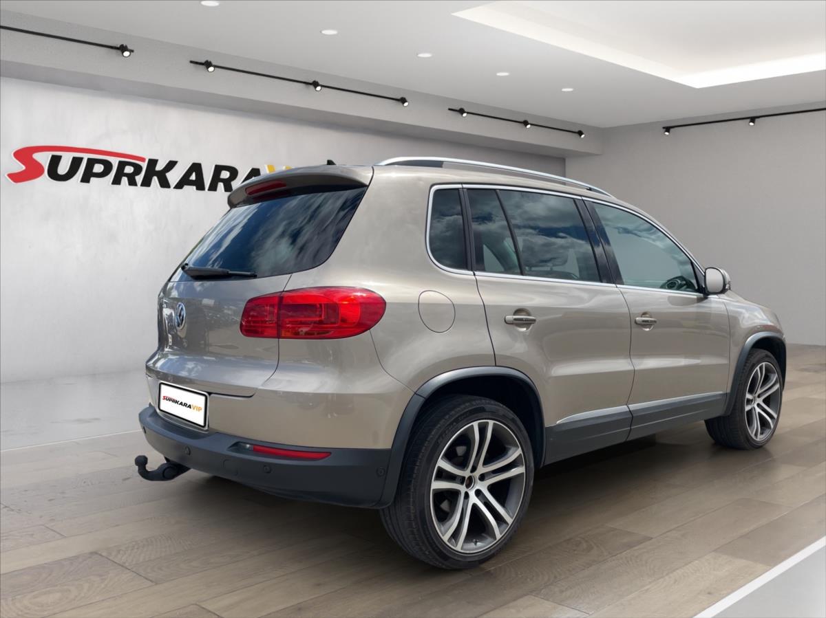 volkswagen-tiguan-2-0-tsi-dsg-4m-xenony-kuze-dcc-kamera-panorama-vyhr-sedadla-tazne-aut-parkovani - 4