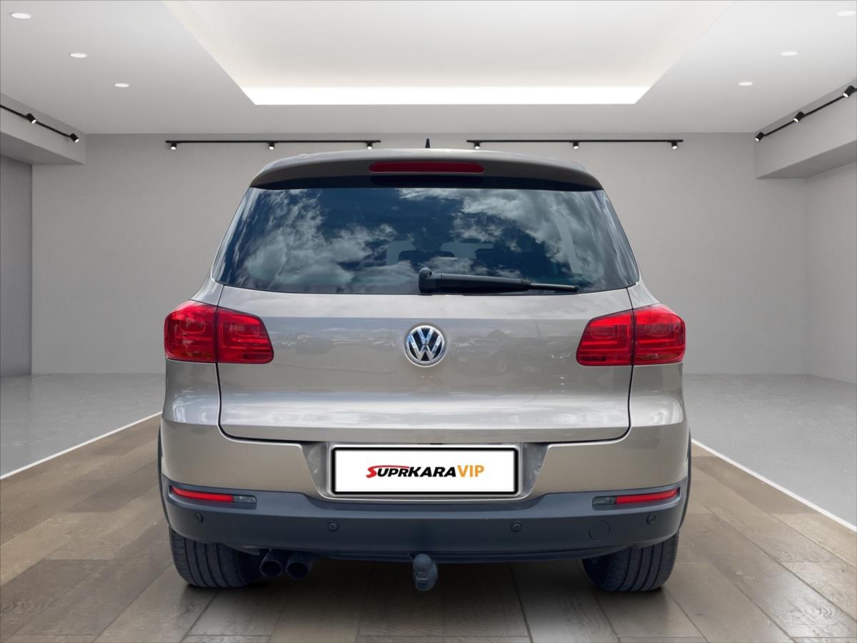 volkswagen-tiguan-2-0-tsi-dsg-4m-xenony-kuze-dcc-kamera-panorama-vyhr-sedadla-tazne-aut-parkovani - 5
