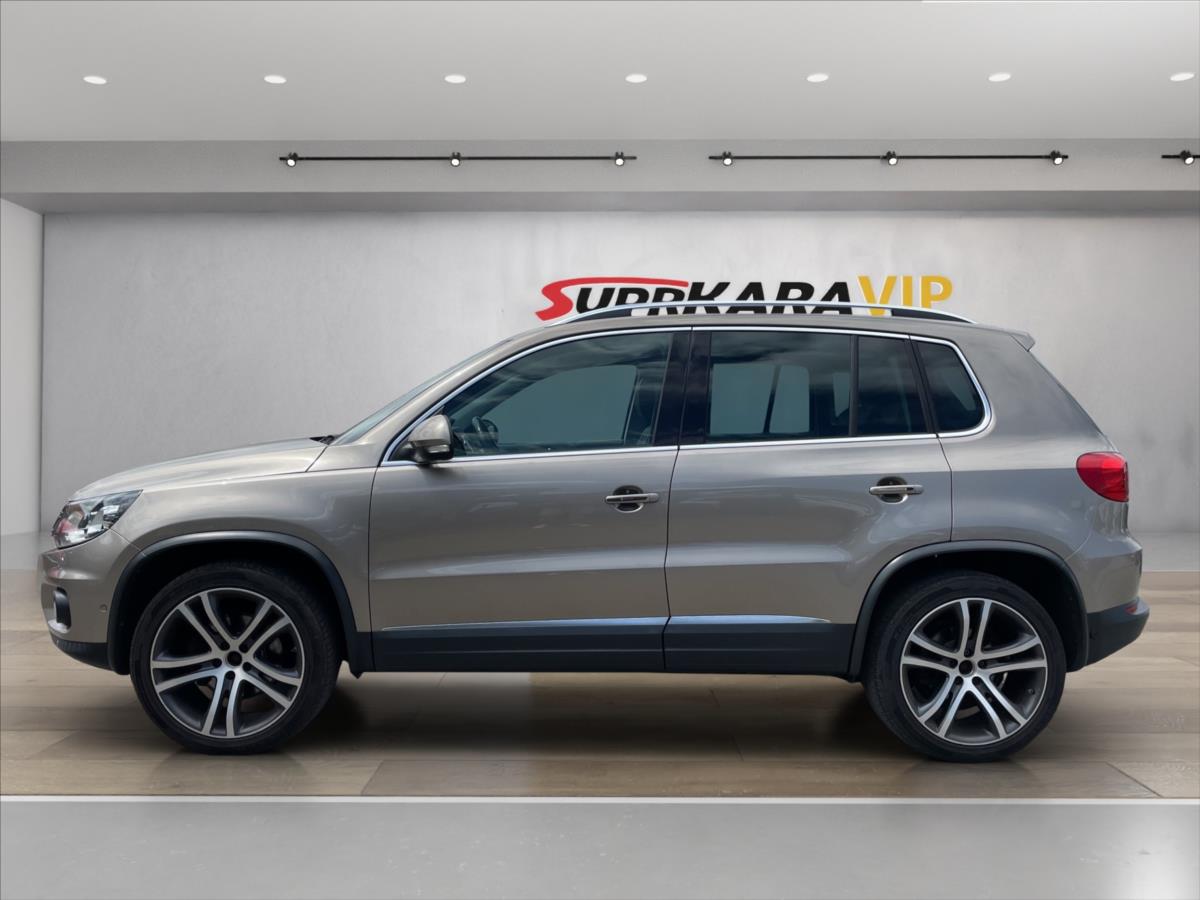 volkswagen-tiguan-2-0-tsi-dsg-4m-xenony-kuze-dcc-kamera-panorama-vyhr-sedadla-tazne-aut-parkovani - 7