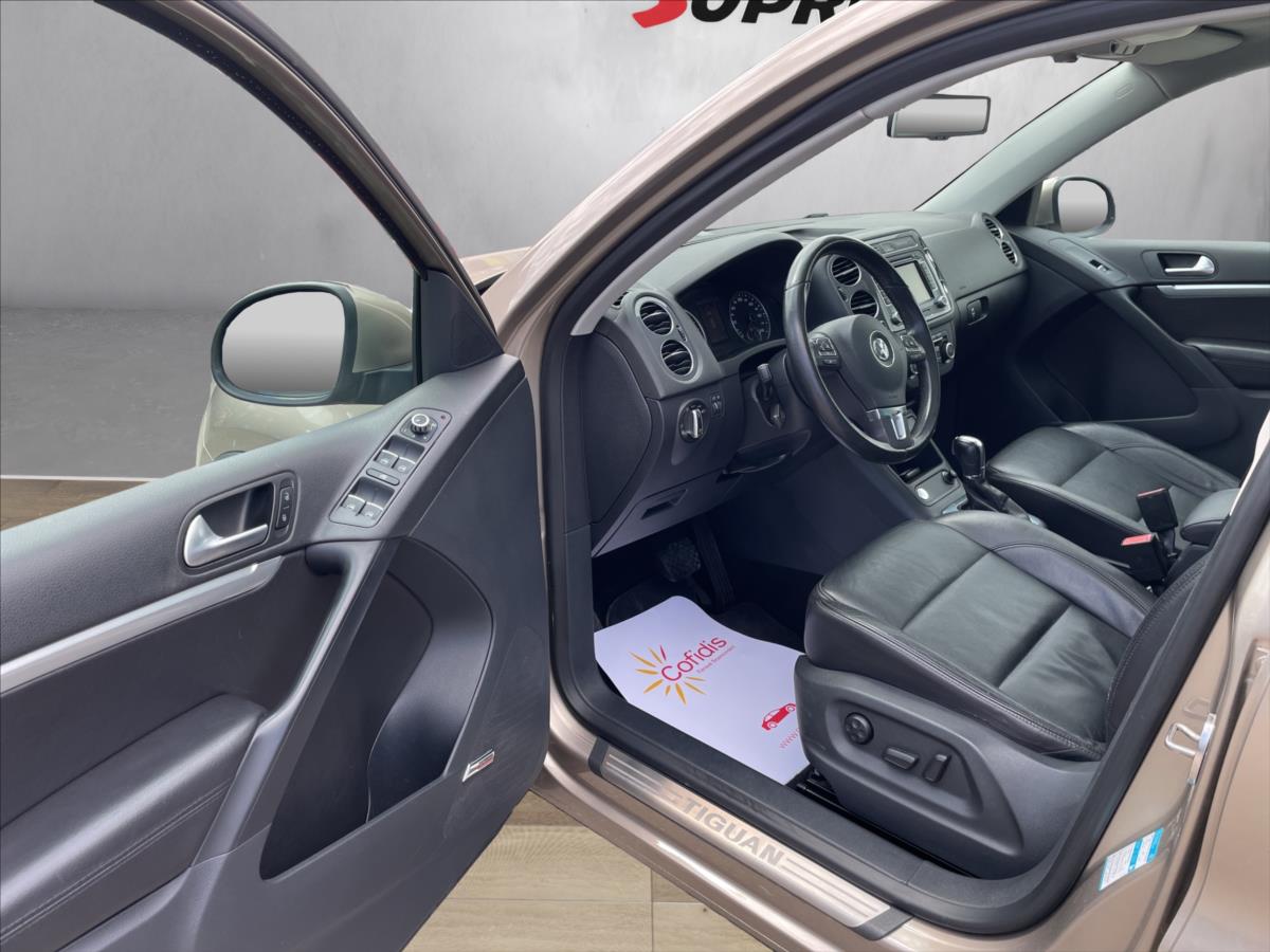 volkswagen-tiguan-2-0-tsi-dsg-4m-xenony-kuze-dcc-kamera-panorama-vyhr-sedadla-tazne-aut-parkovani - 8