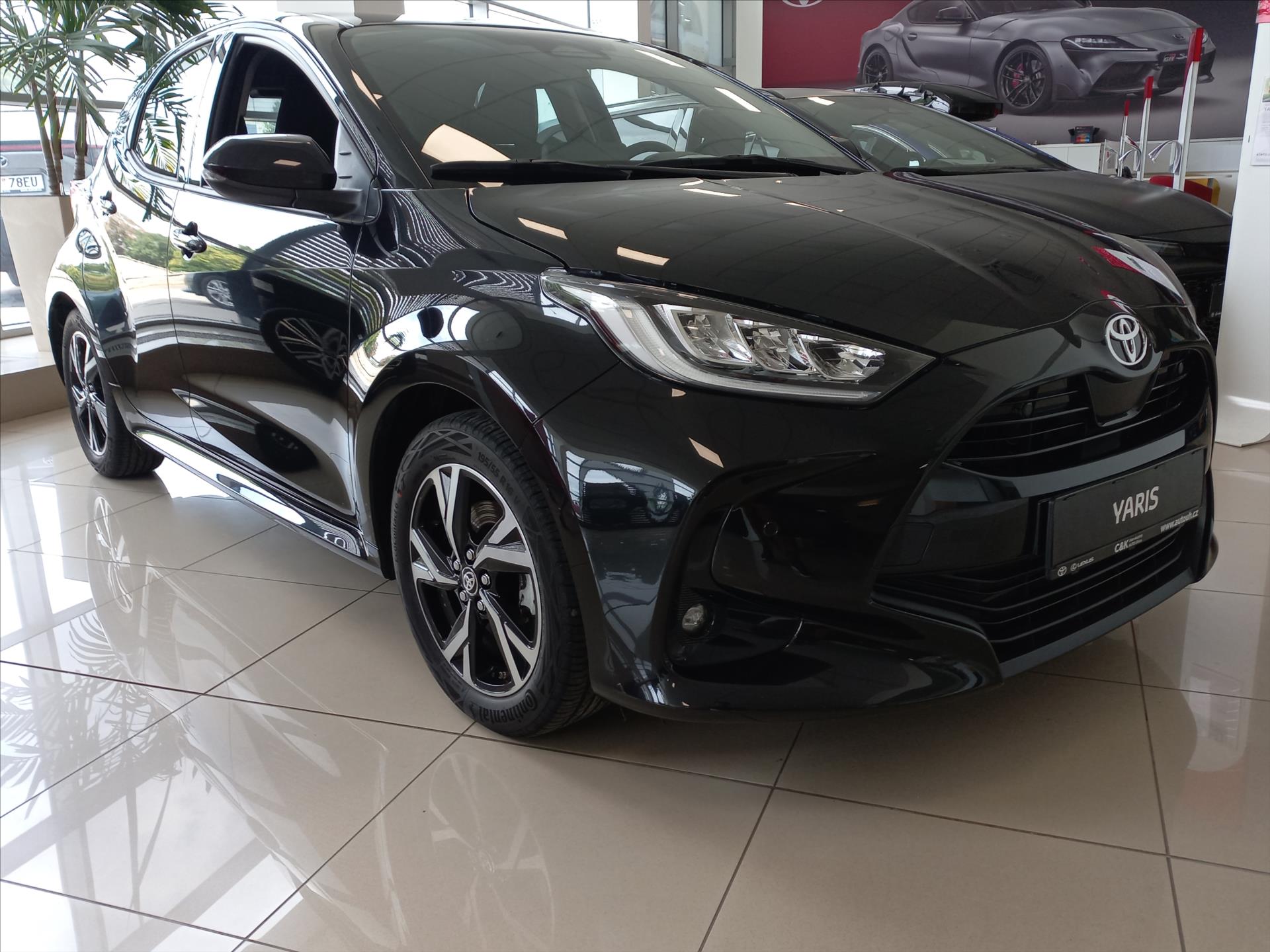 toyota-yaris-1-5-hybrid-e-cvt-116k-style - 2