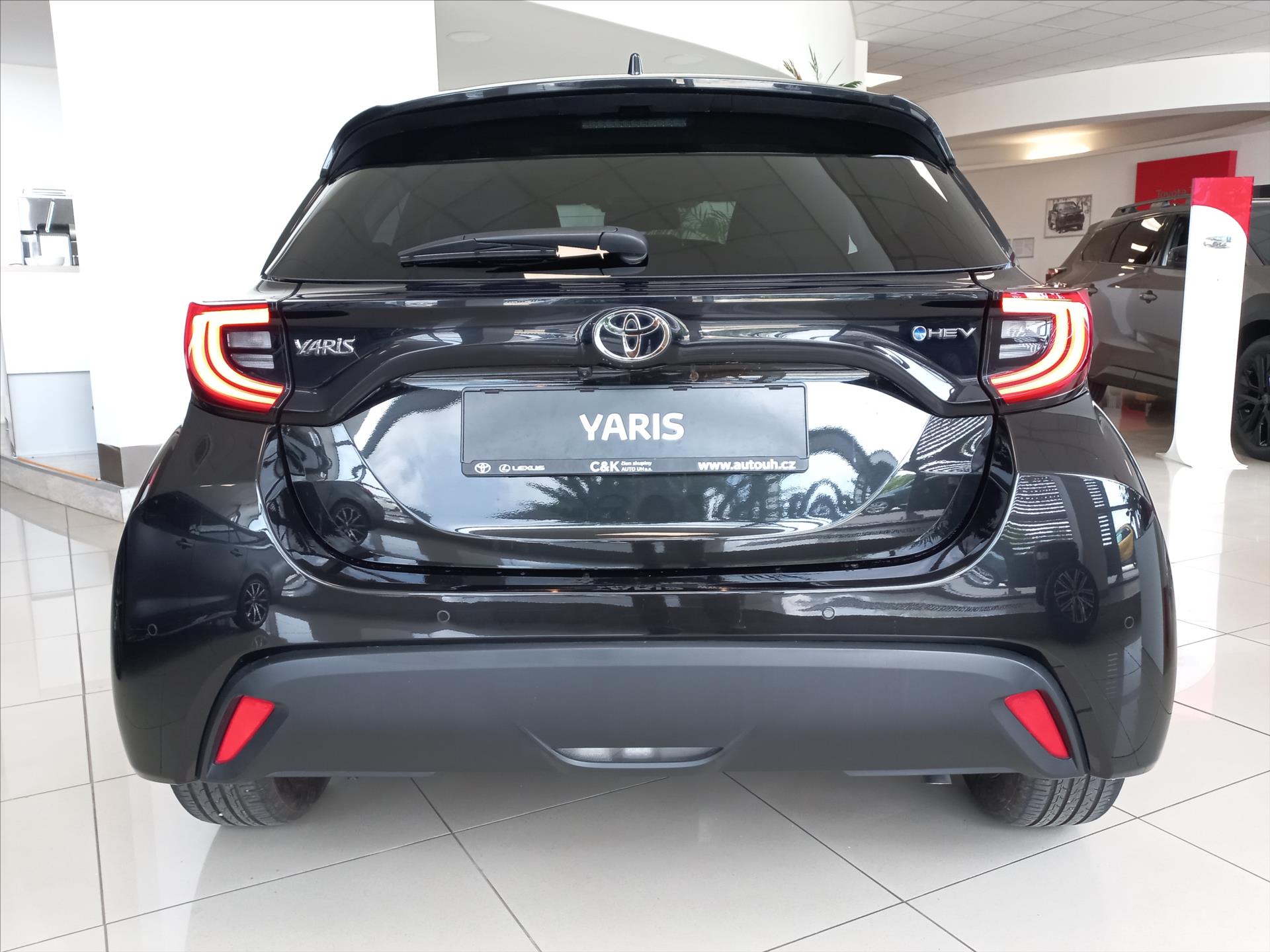 toyota-yaris-1-5-hybrid-e-cvt-116k-style - 4