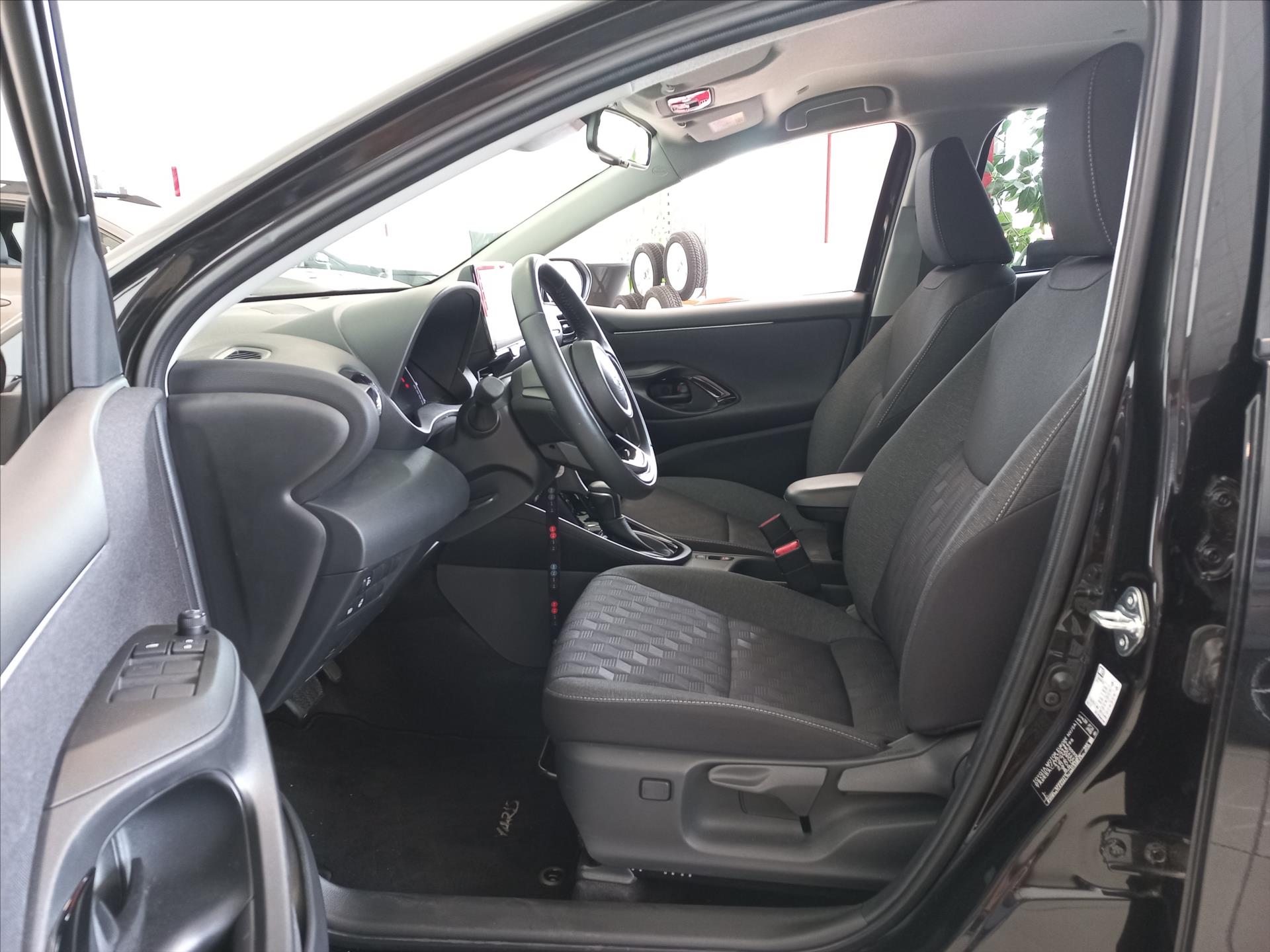 toyota-yaris-1-5-hybrid-e-cvt-116k-style - 6