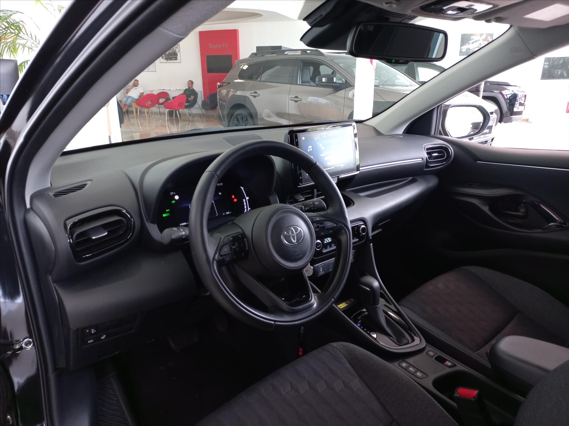 toyota-yaris-1-5-hybrid-e-cvt-116k-style - 9