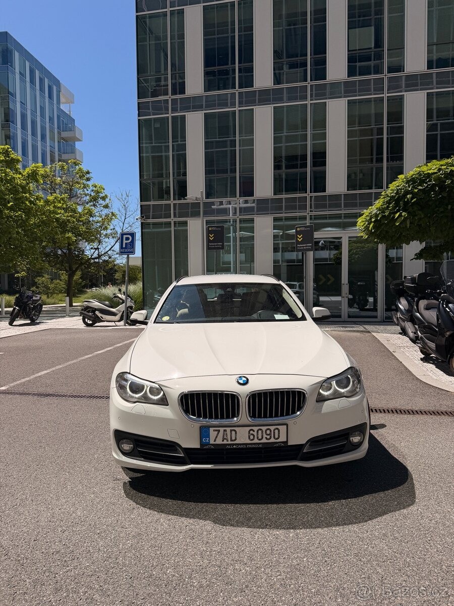 BMW Řada 5 3,0   D • Head-Up Display