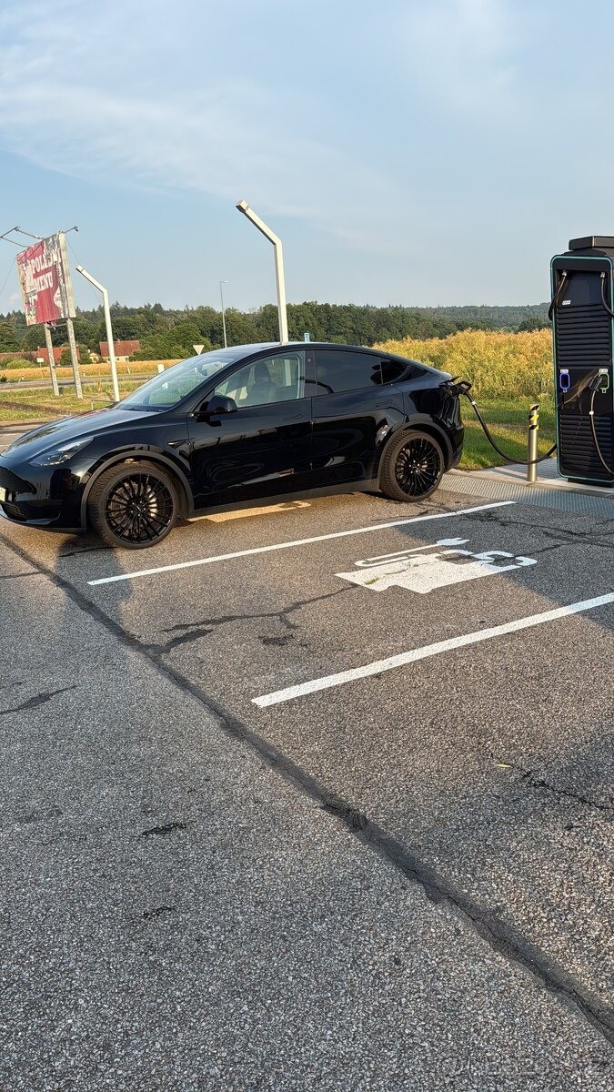 tesla-model-y - 1