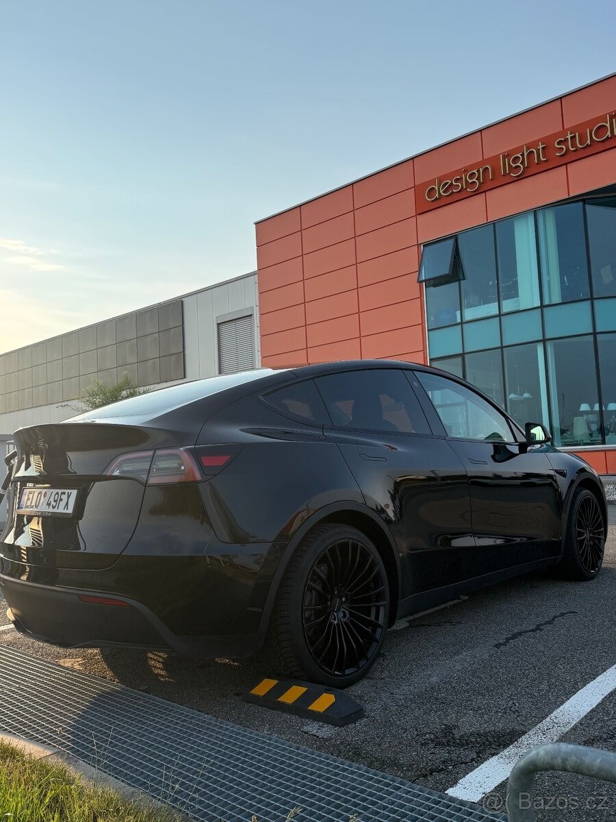 tesla-model-y - 4