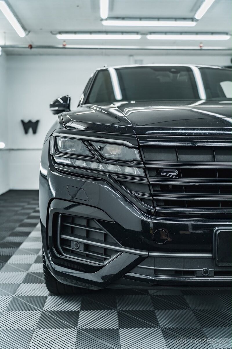 Volkswagen Touareg 3,0   TDi R Line BLACK STYLE MAX VÝB