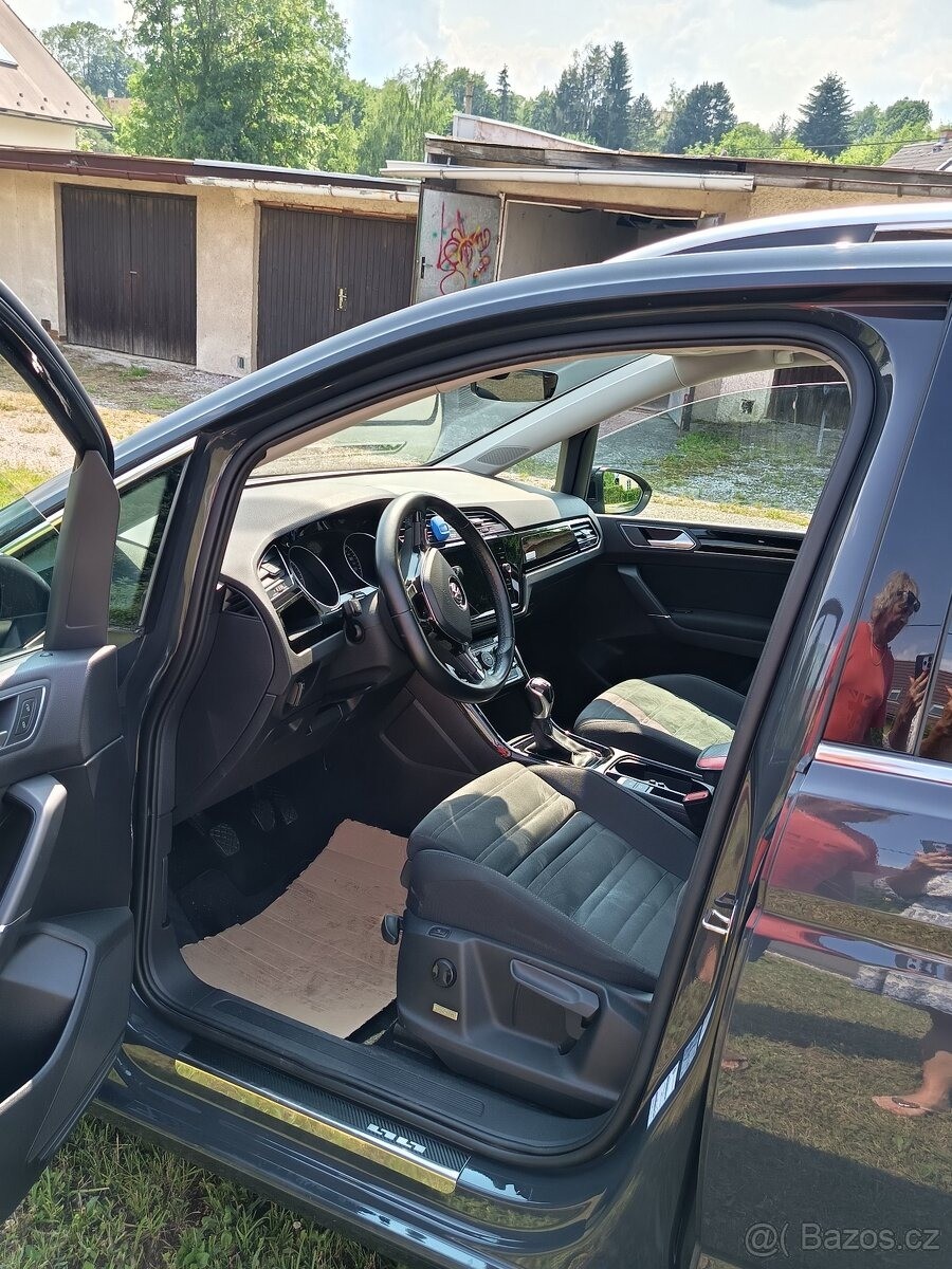 volkswagen-touran-2-0-tdi-110kw-highline - 6