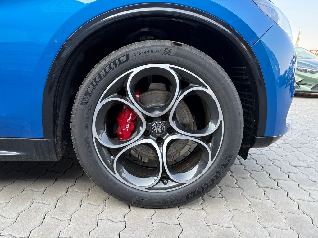 alfa-romeo-stelvio-veloce-2-0-turbo-280k-at8-q4 - 8