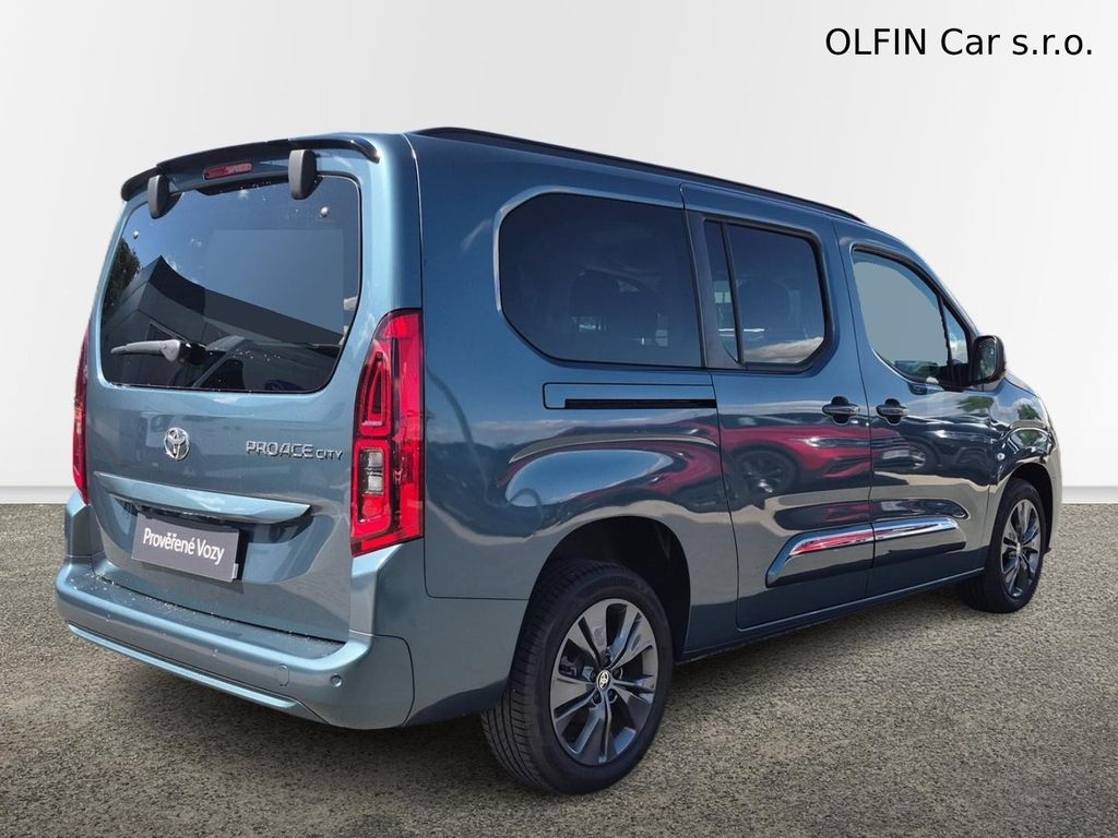 toyota-proace-city-verso-family-1-5l-130-6-mt-famil - 1