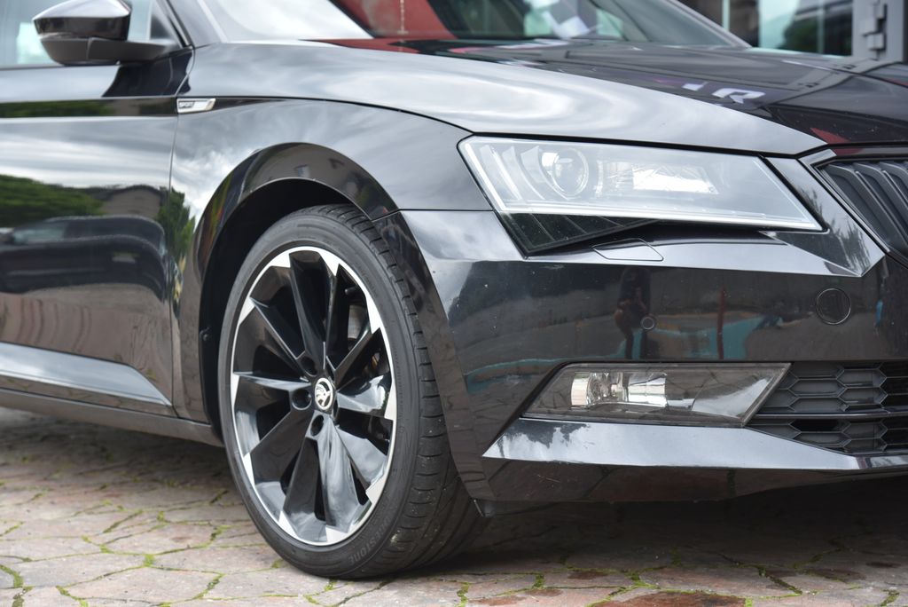 skoda-superb-2-0-tdi-140-kw-4x4-sportline-d - 2