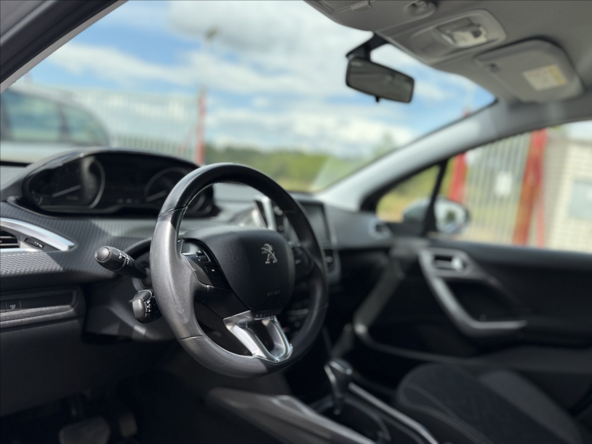 peugeot-2008-1-2-81kw-automat-navi-nove-cr - 9