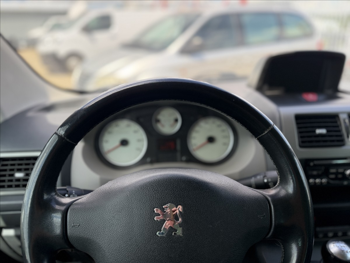 peugeot-expert-2-0-100kw-navi-tazne-8-sedadel - 9