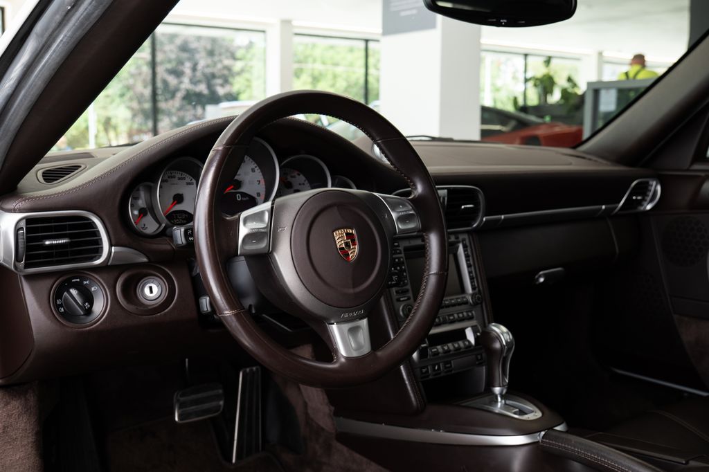 porsche-911-997-1-turbo-bose-vyhrivana-sedadla - 4
