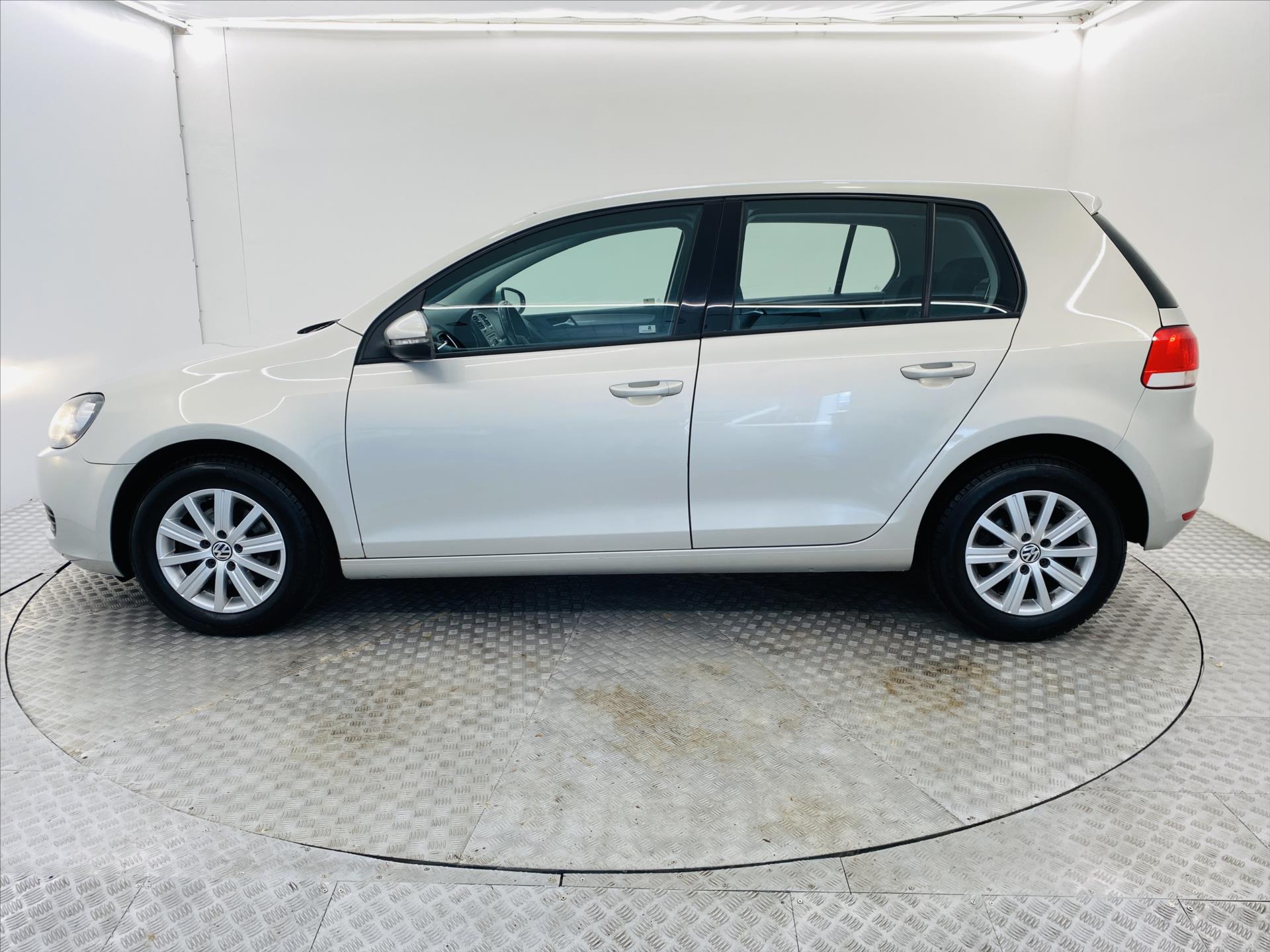 volkswagen-golf-1-6-tdi-77kw - 2