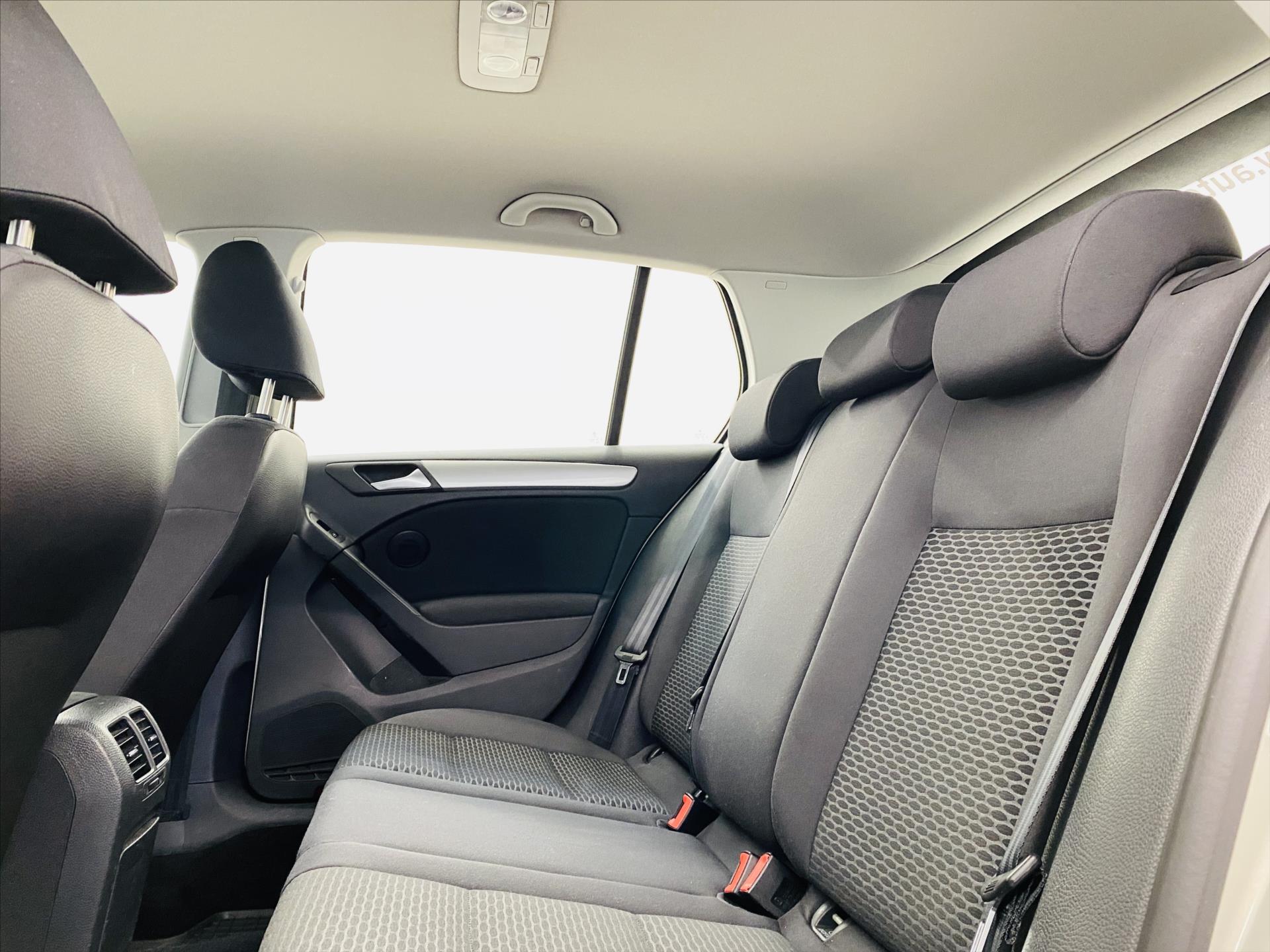 volkswagen-golf-1-6-tdi-77kw - 5