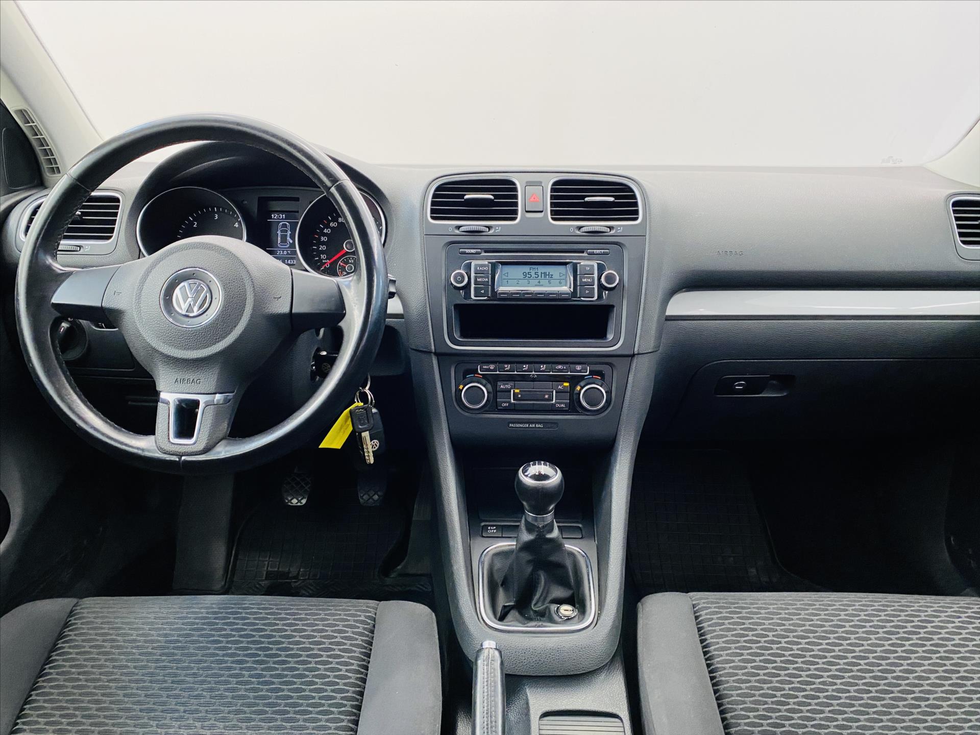 volkswagen-golf-1-6-tdi-77kw - 8