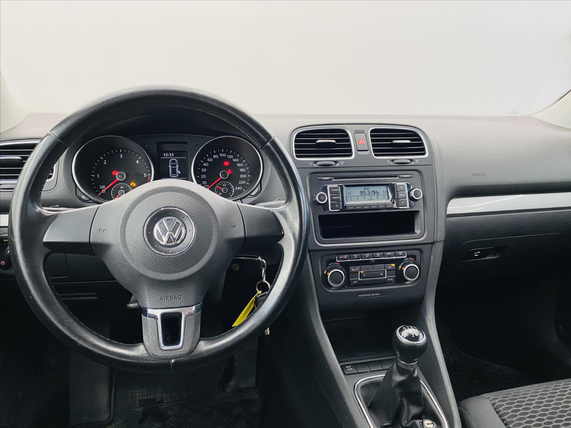 volkswagen-golf-1-6-tdi-77kw - 9