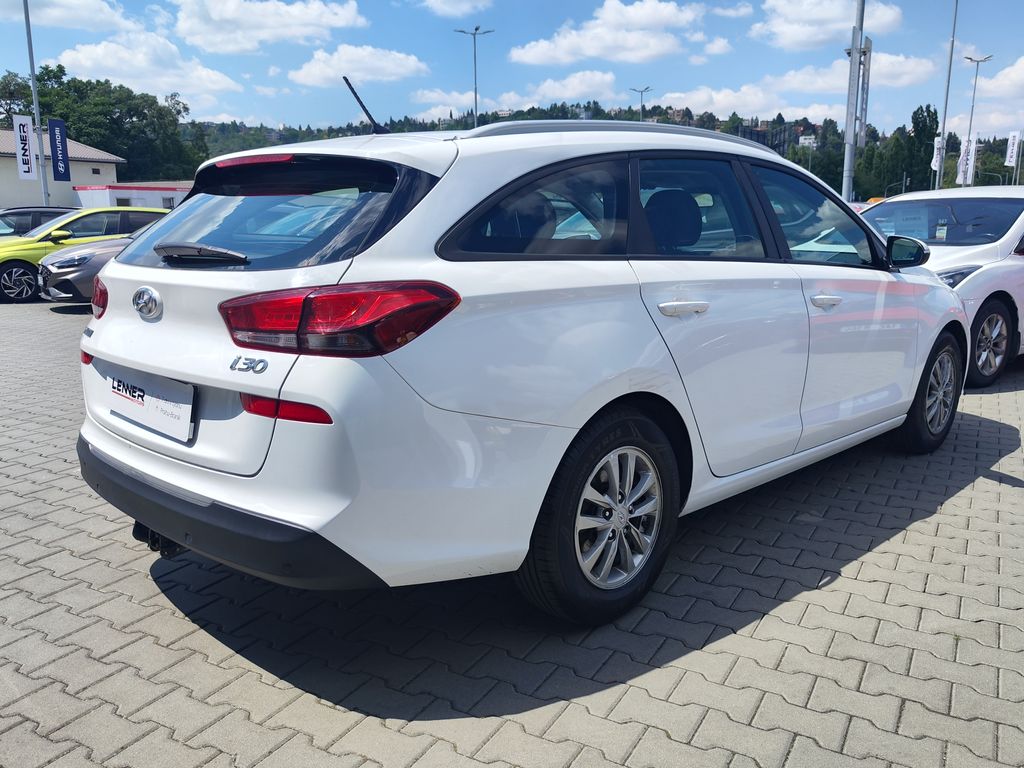 hyundai-i30-1-0-t-gdi-88kw-trikolor-komfor - 4