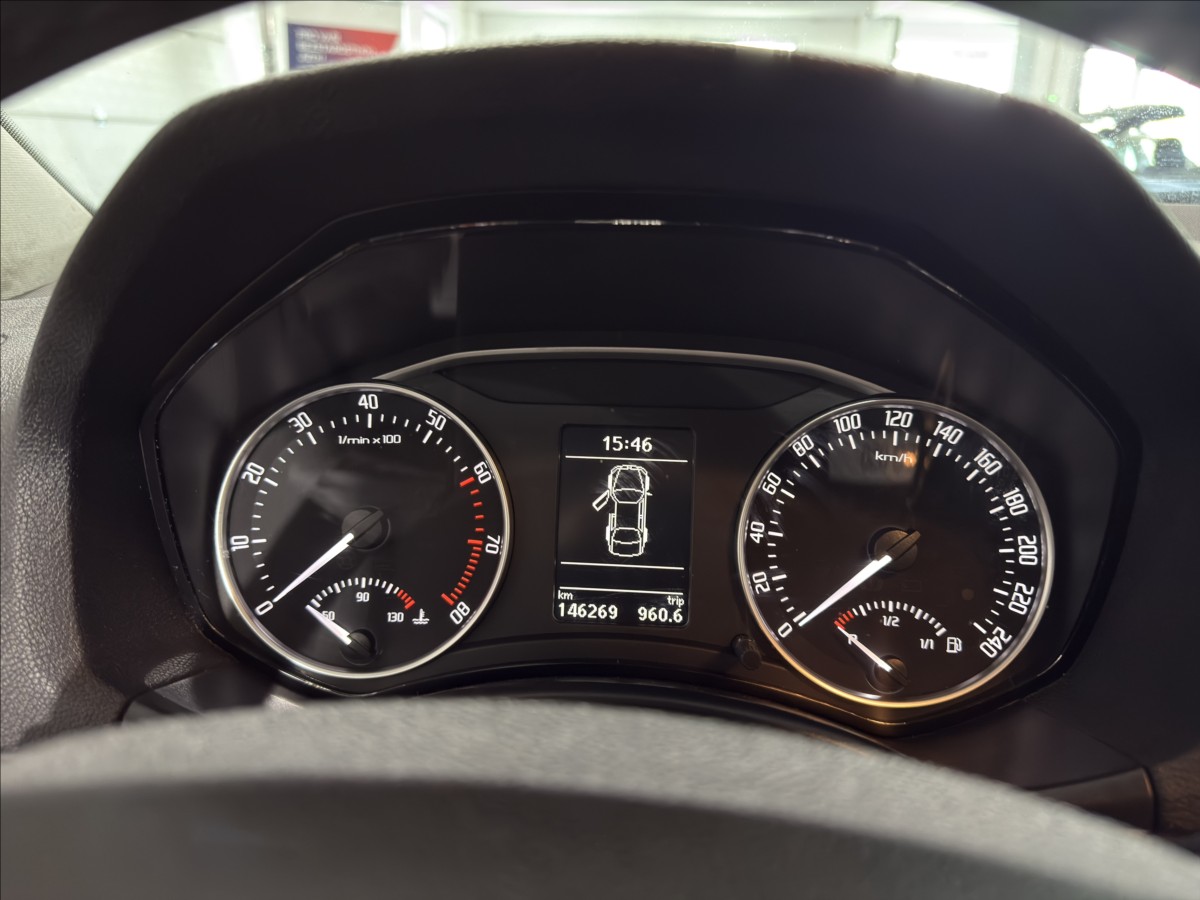 skoda-octavia-1-4-tsi-family-xenon-sibr-tz - 9