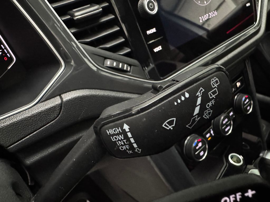 volkswagen-t-roc-1-5-tsi-dsg-r-line - 9