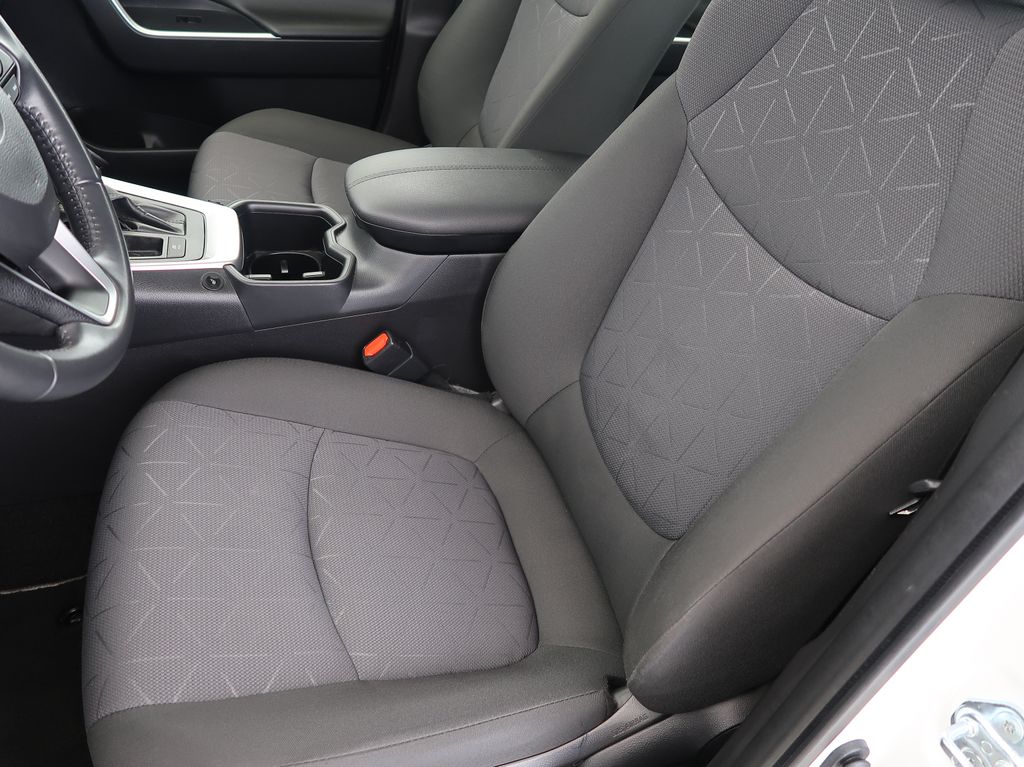 toyota-rav4-2-5hybrid-cz-1maj-activebusiness - 8