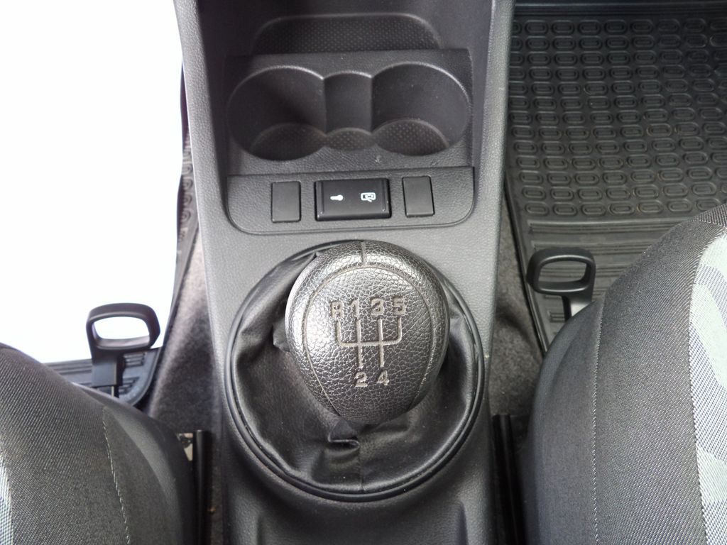skoda-roomster-1-2htp-51kw-klima-tazne-pdc - 9