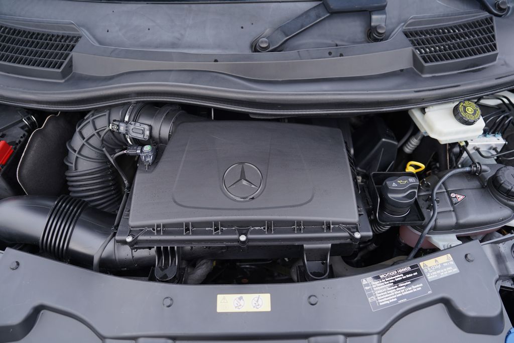 mercedes-benz-tridy-v-v-250d-l-4matic-exclusive-amg - 9