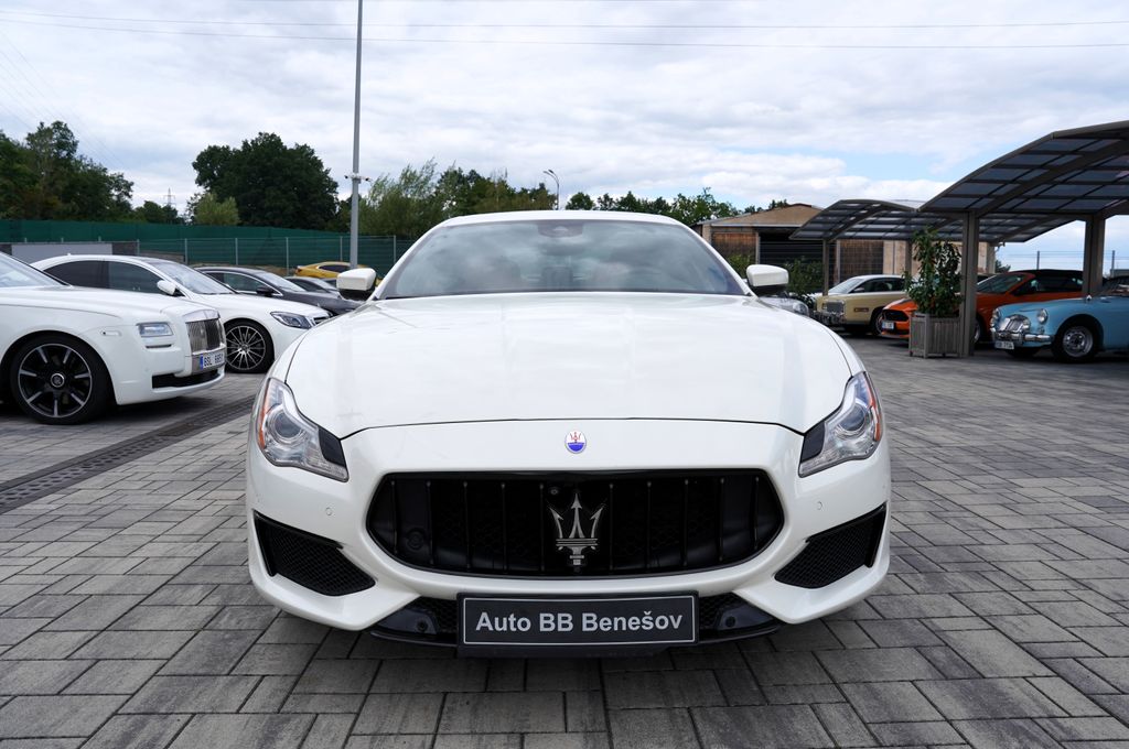 Maserati Quattroporte S Q4 3.0i V6/410 PS/automat/B&W
