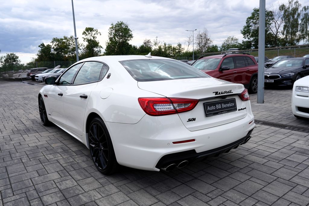 maserati-quattroporte-s-q4-3-0i-v6-410-ps-automat-b-w - 3