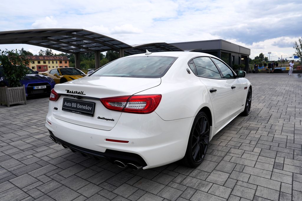 maserati-quattroporte-s-q4-3-0i-v6-410-ps-automat-b-w - 5
