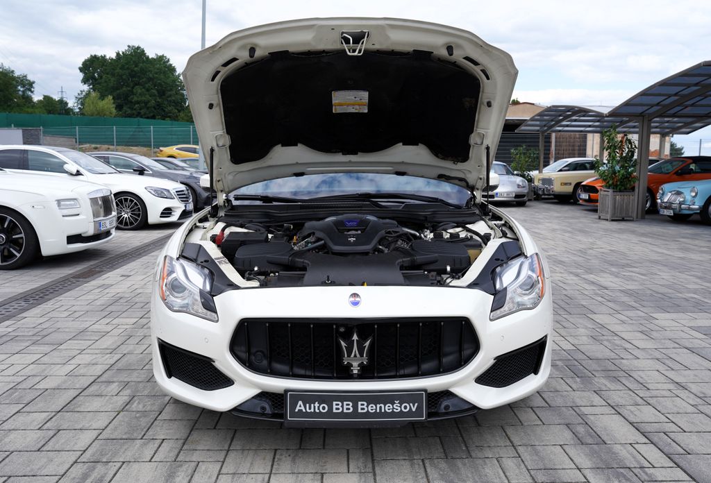 maserati-quattroporte-s-q4-3-0i-v6-410-ps-automat-b-w - 8