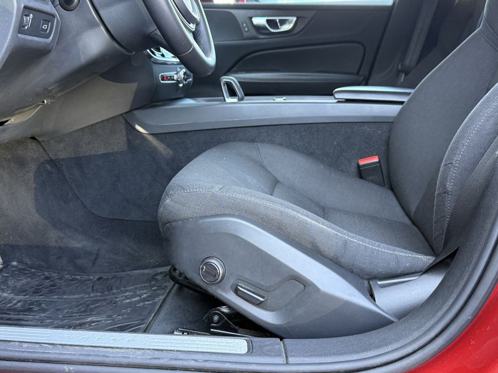 volvo-v60-momentum-b4-full-led - 7