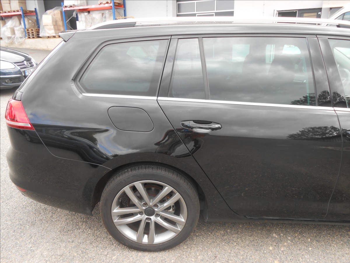 volkswagen-golf-2-0-tdi-110kw-highline - 4