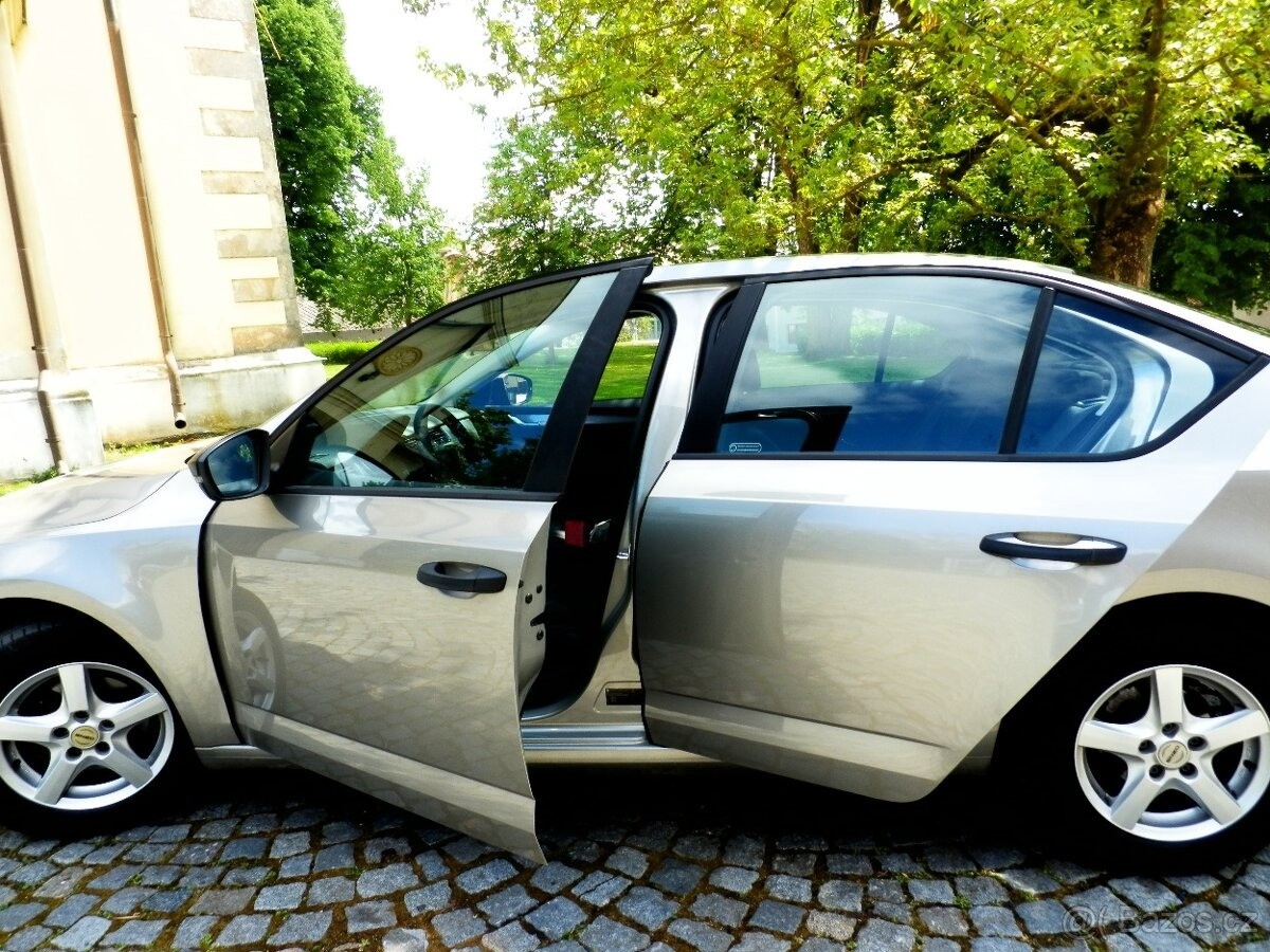skoda-octavia-1-2-iii-tsi-top-stav-klimatizace - 5