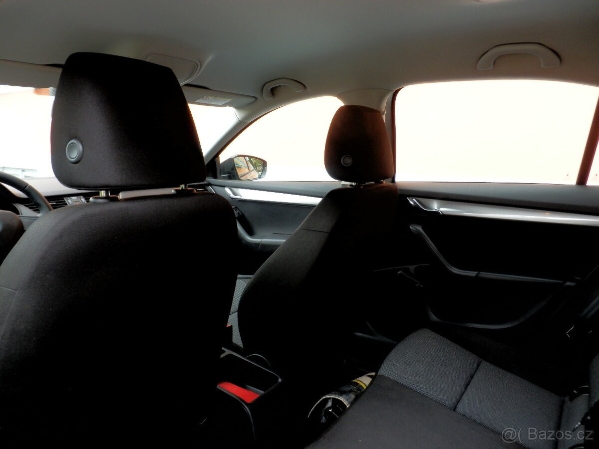 skoda-octavia-1-2-iii-tsi-top-stav-klimatizace - 7