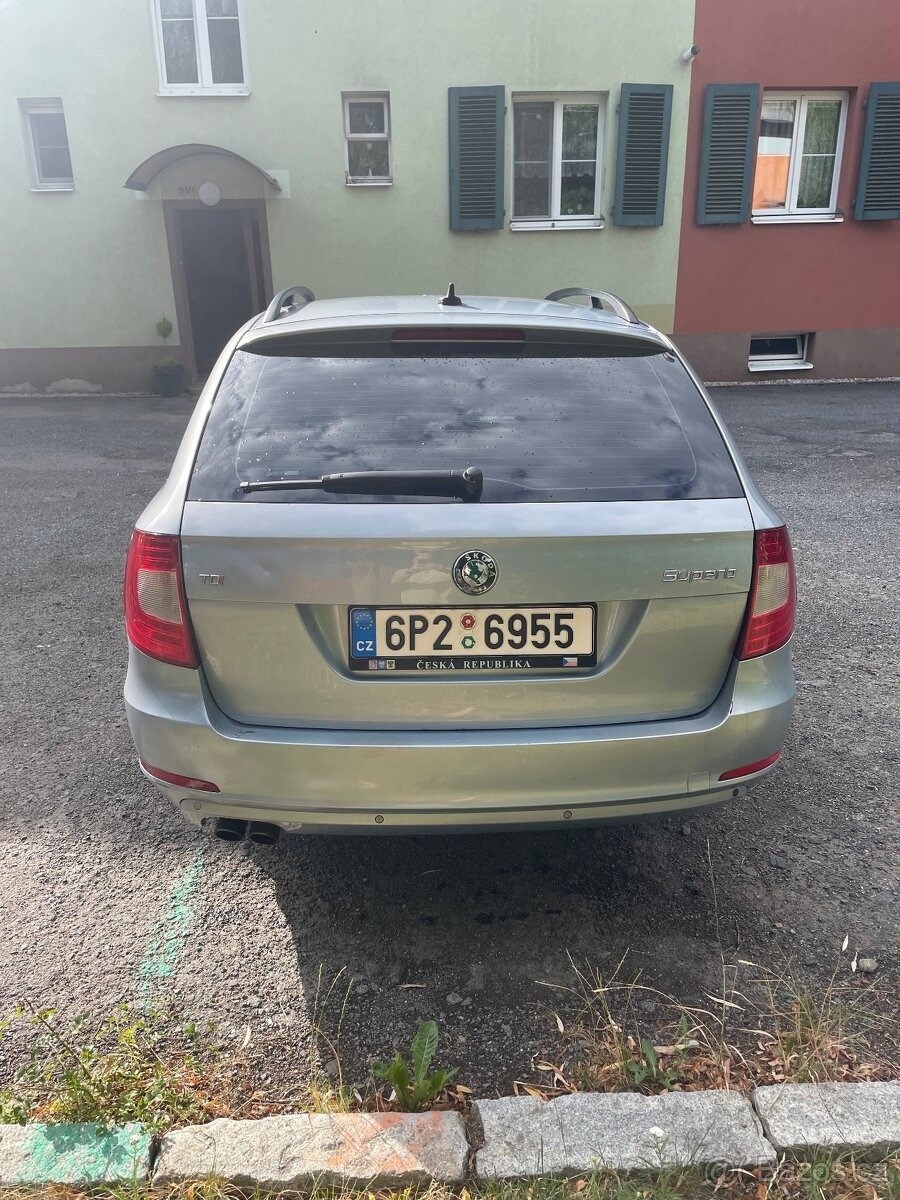 skoda-superb-2010 - 4