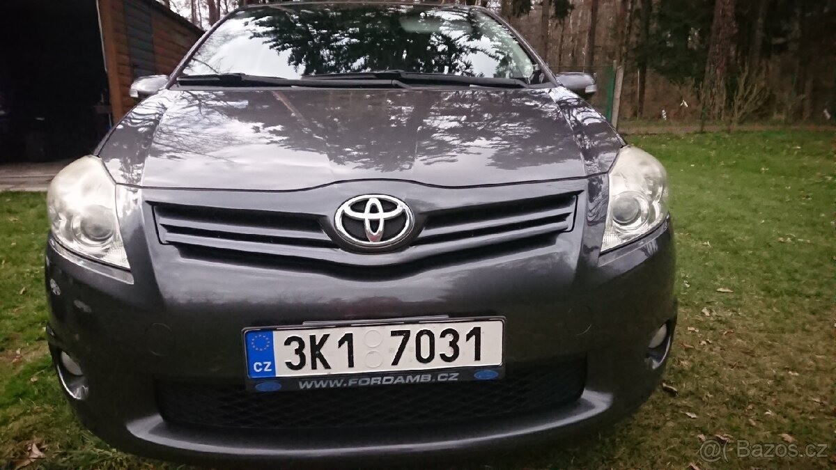 Toyota Auris 1,6   Valvematic, rok 2011