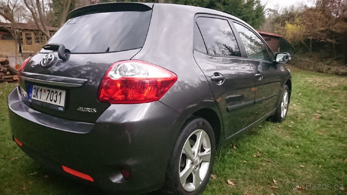 toyota-auris-1-6-valvematic-rok-2011 - 5