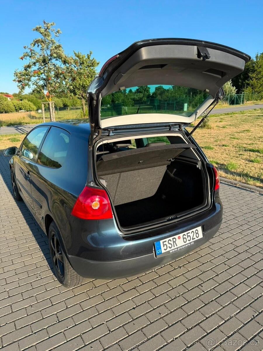 volkswagen-golf-1-6-mpi-75kw-klima-senzory-stk - 1