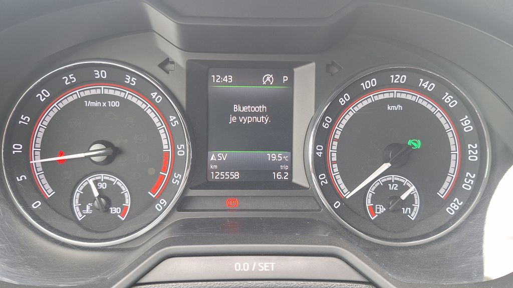 skoda-octavia-2-0-184k-tdi-rs-challenge-4x4 - 8