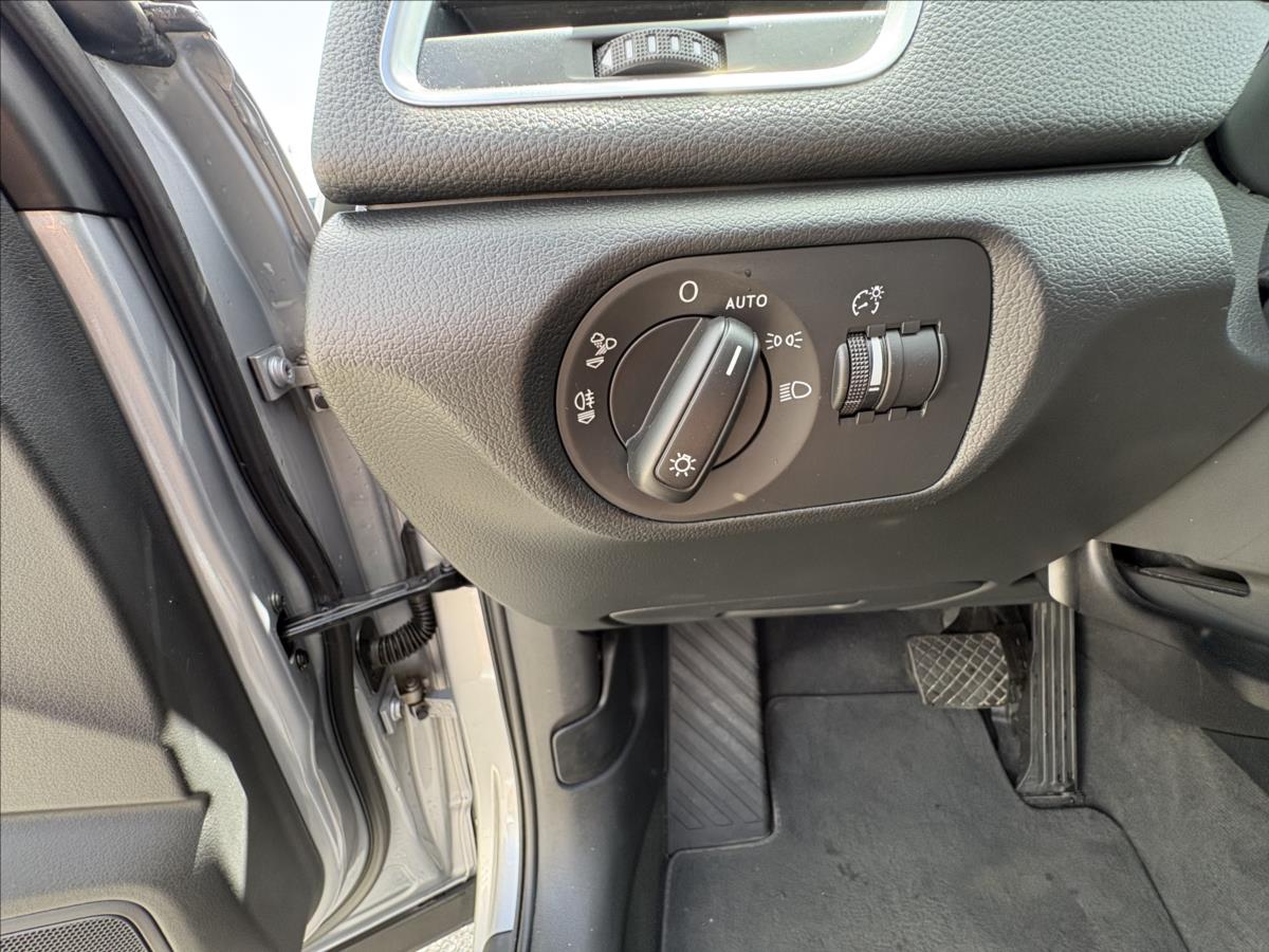 audi-q3-2-0-tdi110kw-s-tr-led-nav-vyhr - 4
