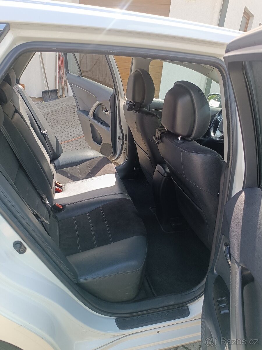 toyota-avensis-2-0-d-4d-top-stav-117-kw - 7