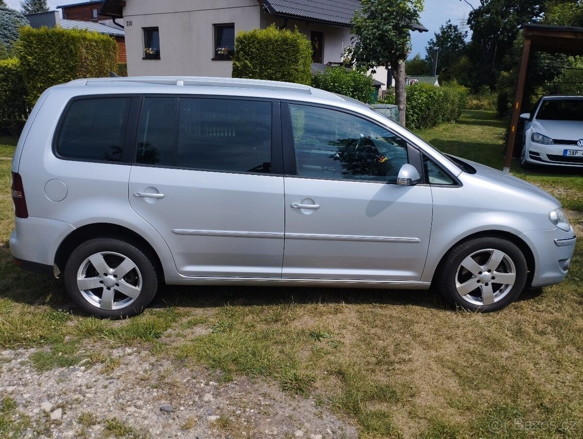 volkswagen-touran-2-0-tdi-103-kw-dsg-facelift - 6